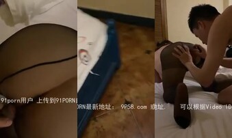 露脸操大屁股微胖女同事，淫荡表情真的顶