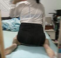 实习女生投稿 男人都是我的逼下的坐垫，鸡鸡小的不许看