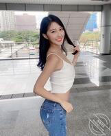 【海角模特】羽晴Min 浑圆美乳一览无遗：这比例真的太夸张！2