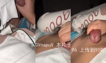 手上撸 腿上蹭 嘴上亲