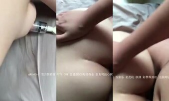 操骚逼，还得用吸乳器刺激巨乳