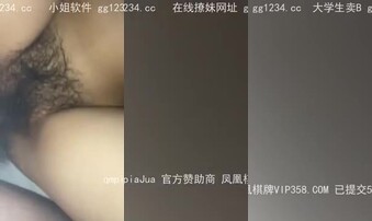 另一只巨乳骚母狗，嘴上说着不要下面却流了很多水