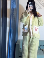 绿帽献妻，想看女友穿你送的制服，排骚骚的照片！1