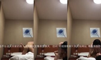 操02年骚货e奶被人3p后来找我